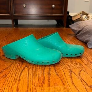 Calzuros- used. Size 38-39. Will wash & clean before shipping.